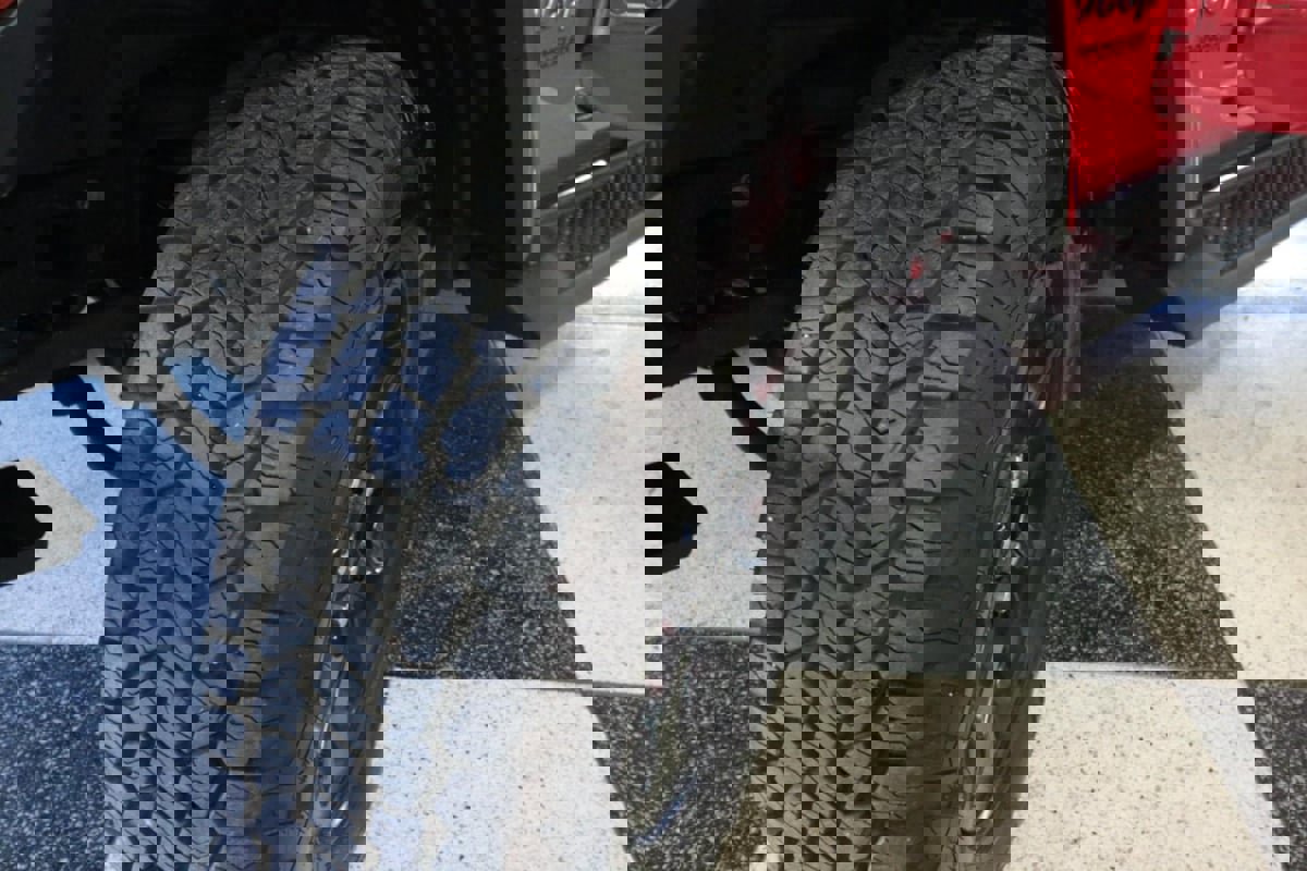 Used 2018 Jeep Wrangler Unlimited Sahara w/ Cold Weather Group image 12