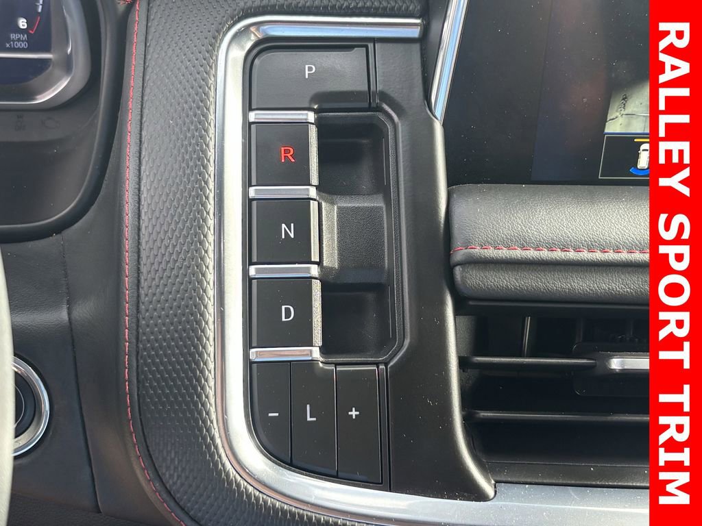 Used 2023 Chevrolet Suburban RST w/ Luxury Package image 19