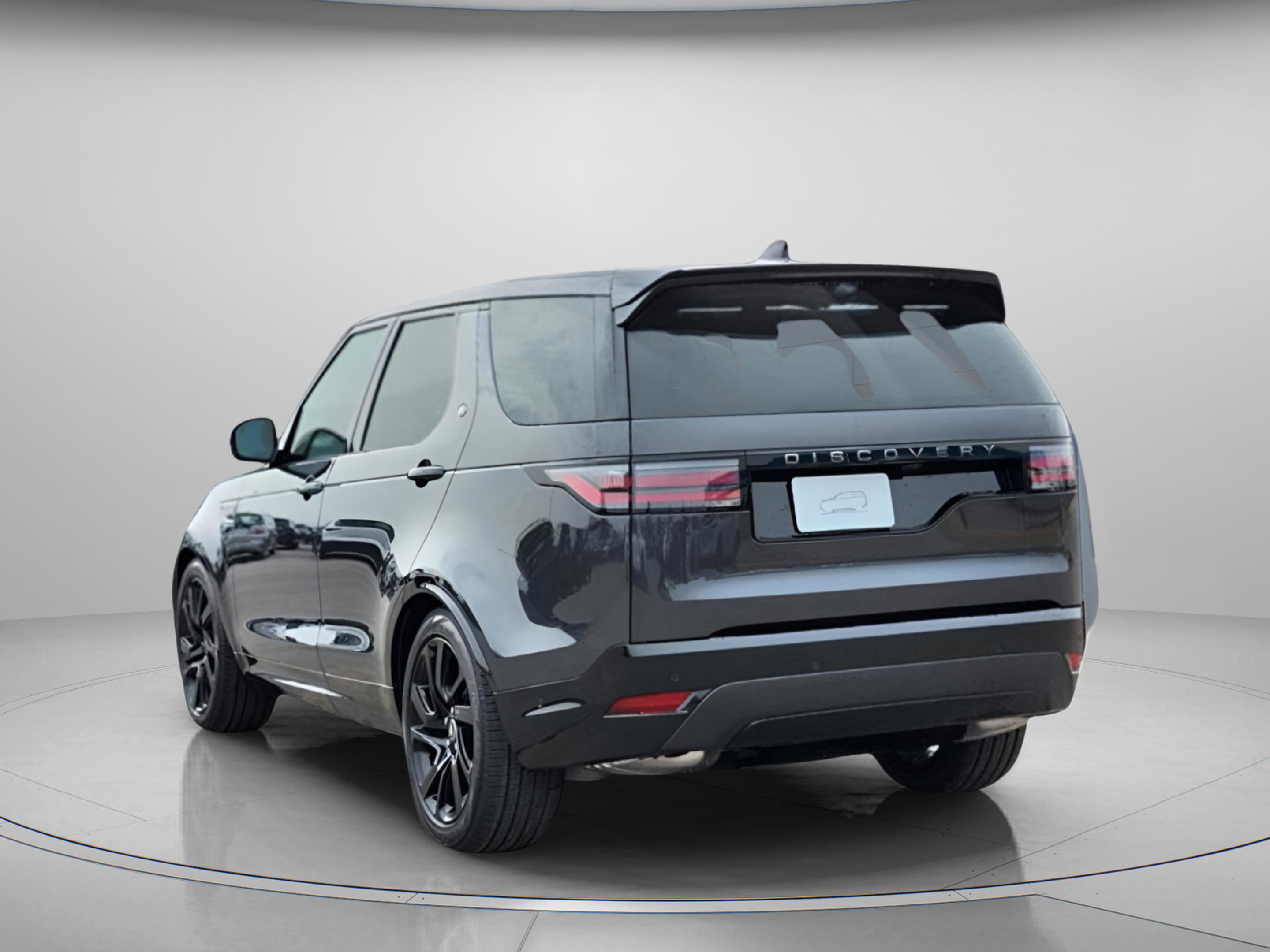 New 2025 Land Rover Discovery Dynamic SE image 3