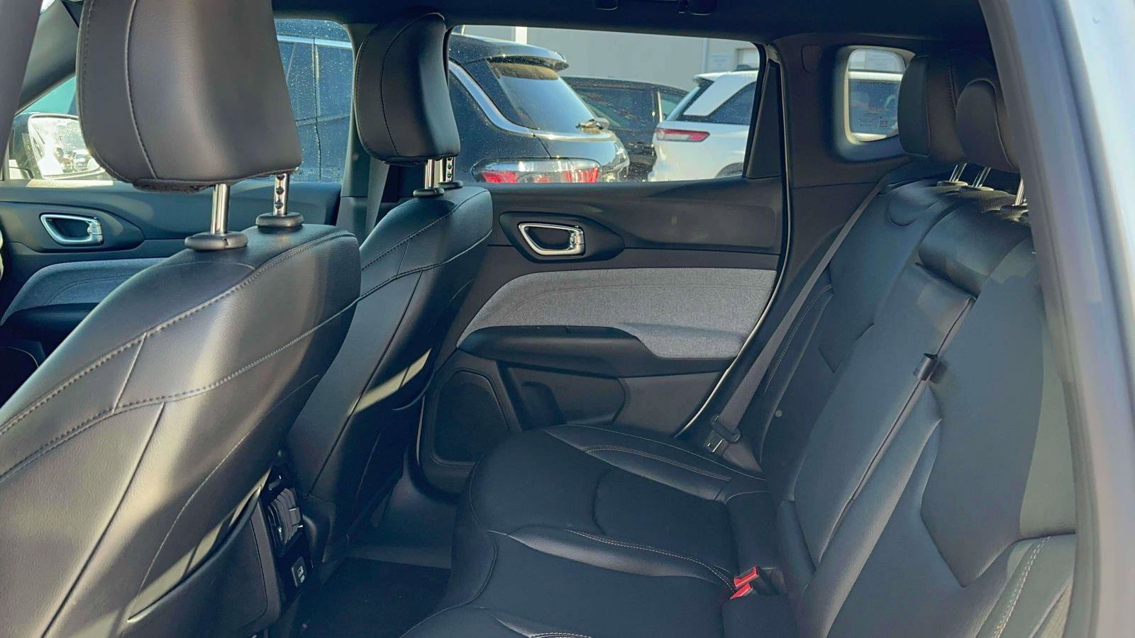 Used 2024 Jeep Compass Latitude image 10