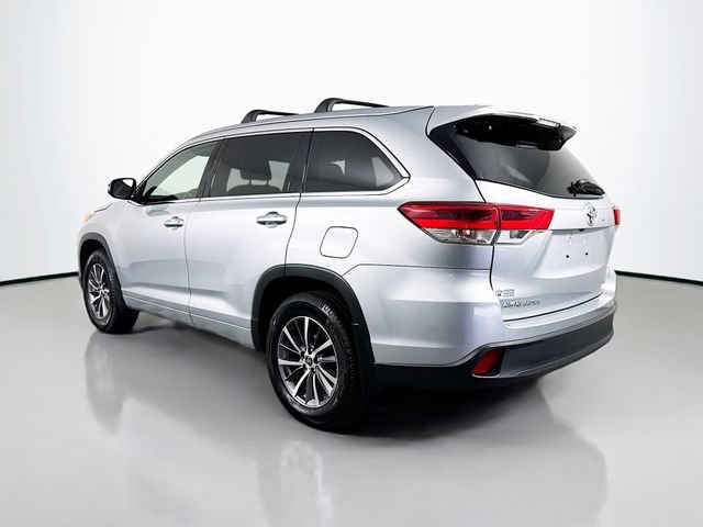 Used 2017 Toyota Highlander XLE w/ Carpet Mat Package AWD/4WD image 6