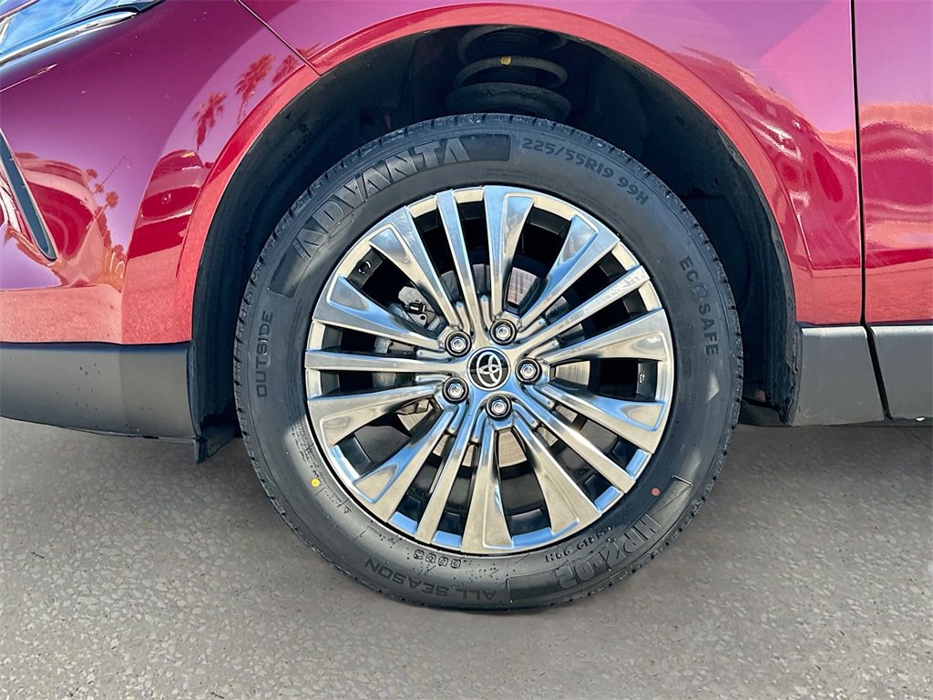 Used 2023 Toyota Venza Limited image 29