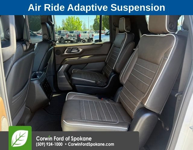 Used 2025 GMC Yukon XL Denali Ultimate AWD/4WD image 11