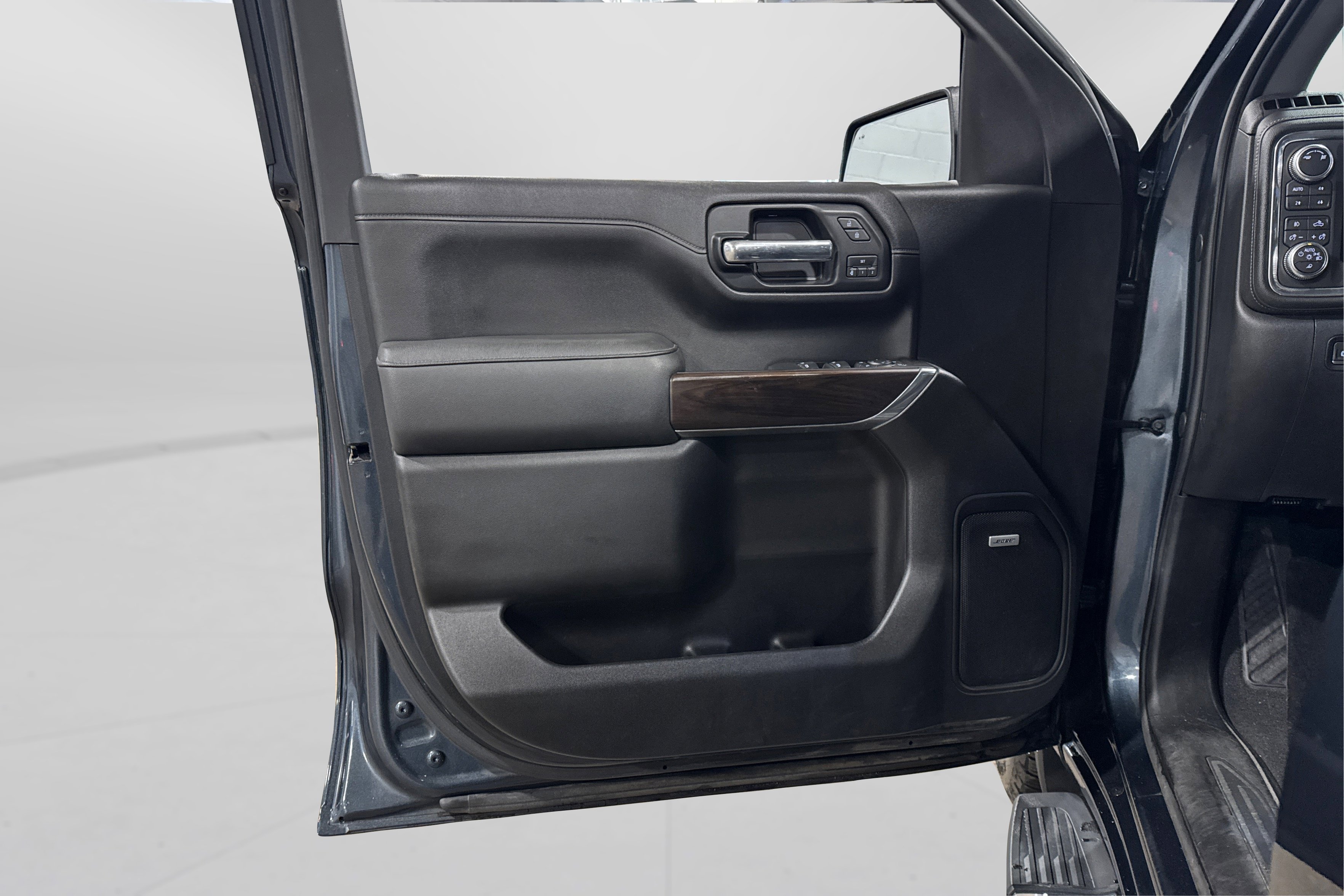 Used 2019 GMC Sierra 1500 SLT image 16