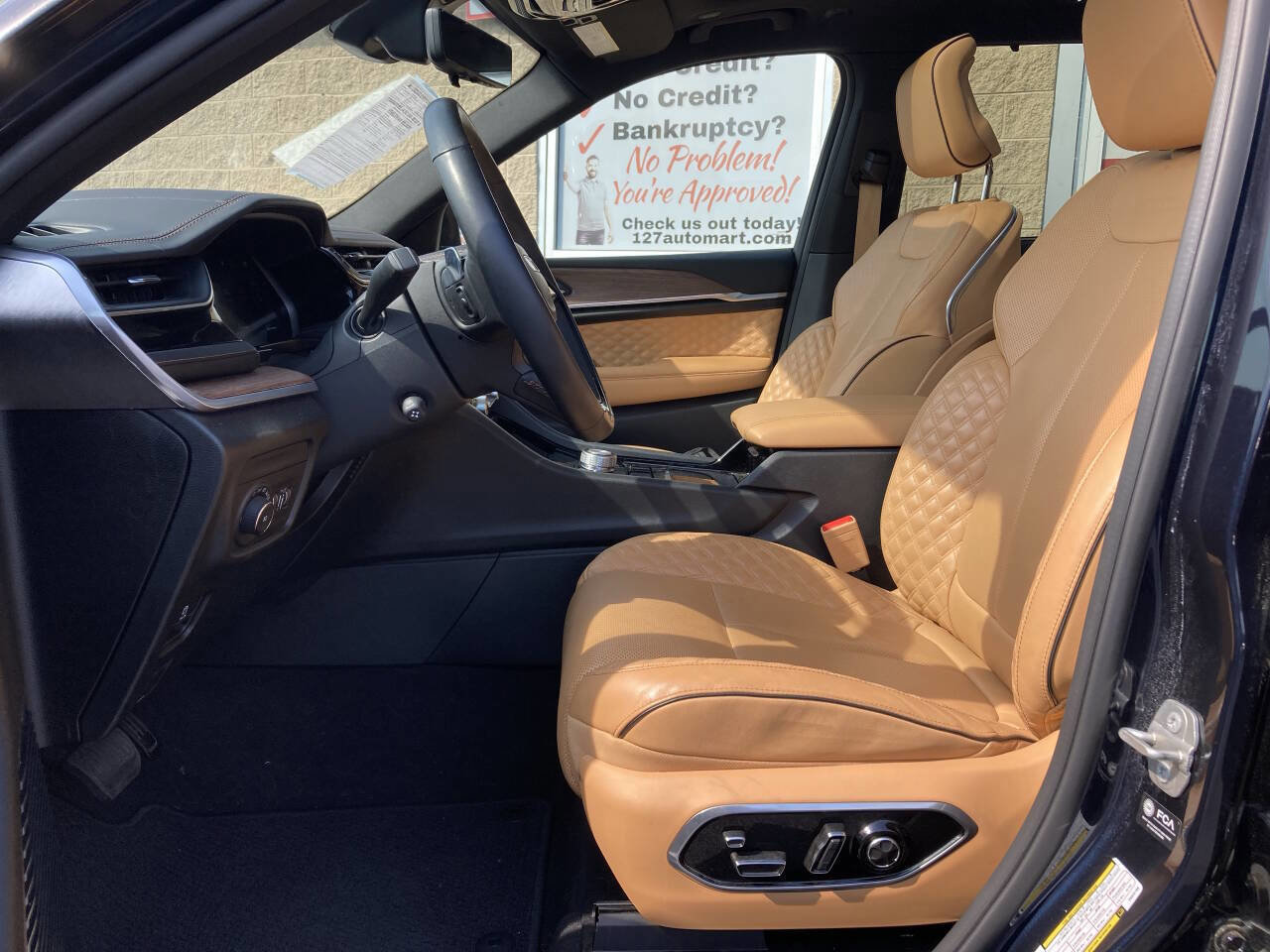 Used 2023 Jeep Grand Cherokee L Summit w/ Advanced Protech Group IV image 11