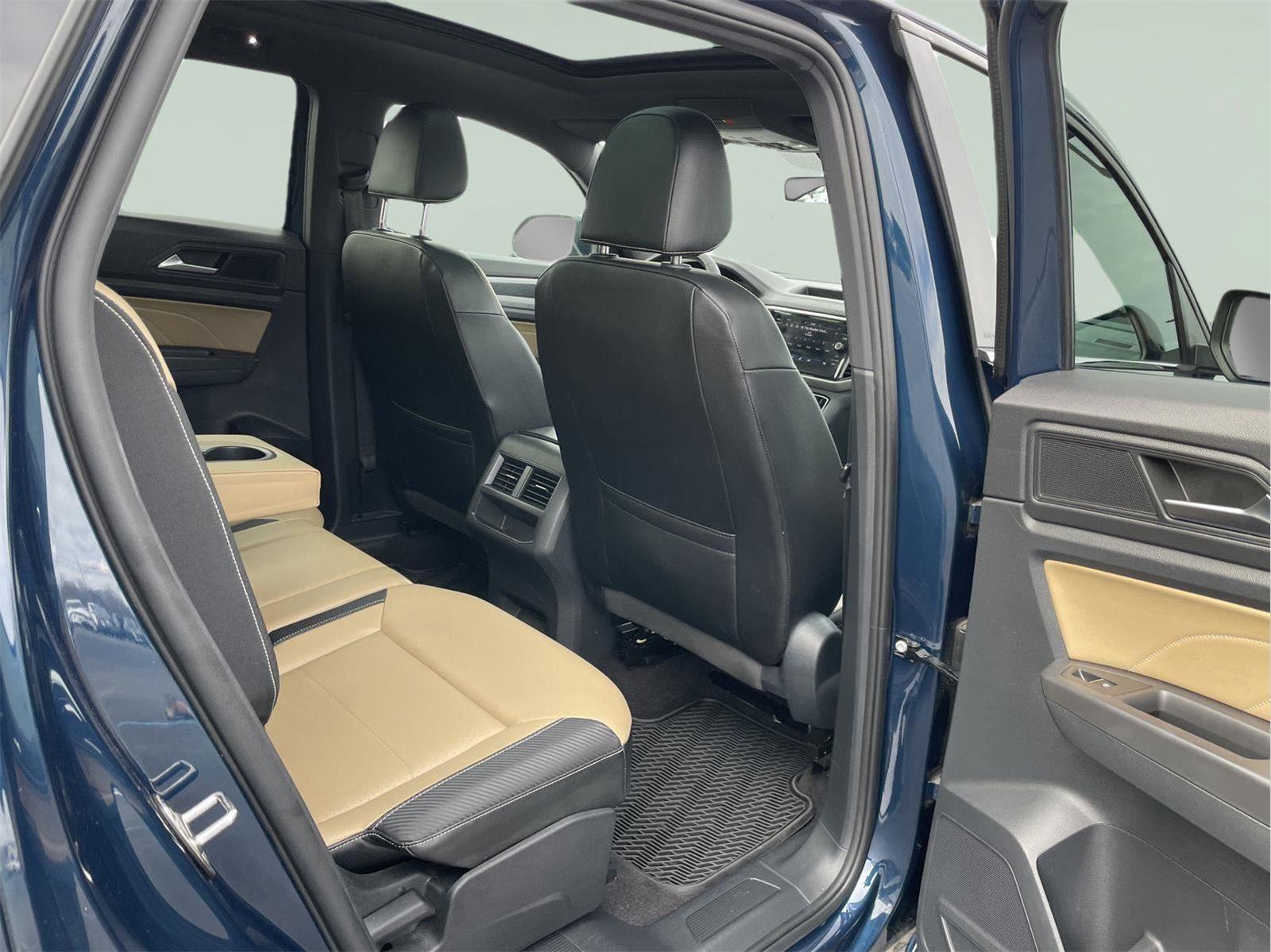 Used 2022 Volkswagen Atlas Cross Sport SE w/ Panoramic Sunroof Package image 19