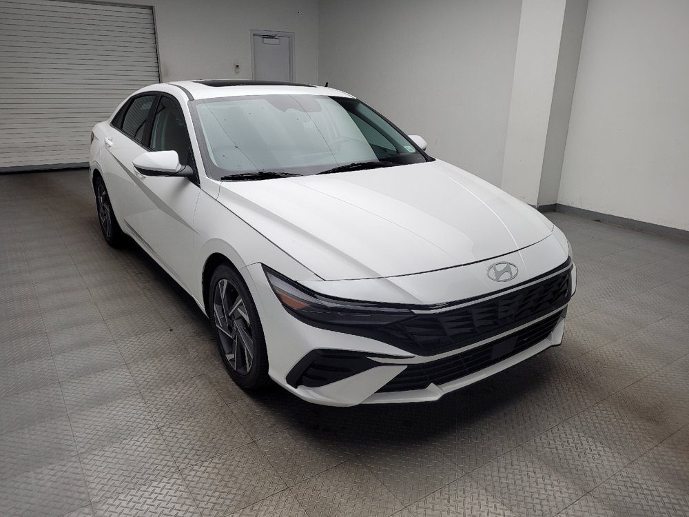 Used 2025 Hyundai Elantra SEL FWD image 13
