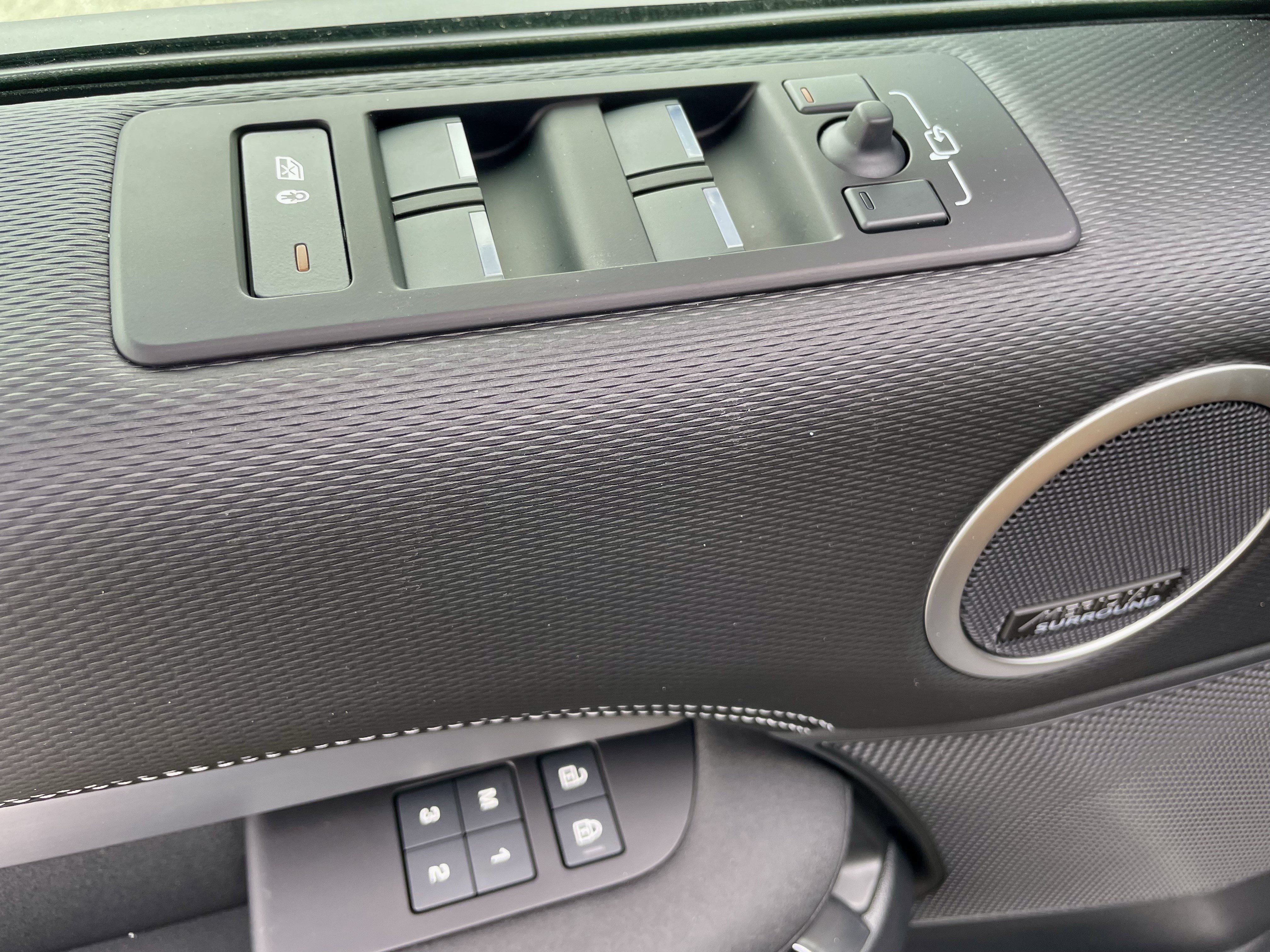 New 2026 Land Rover Discovery Limited Edition AWD/4WD image 15