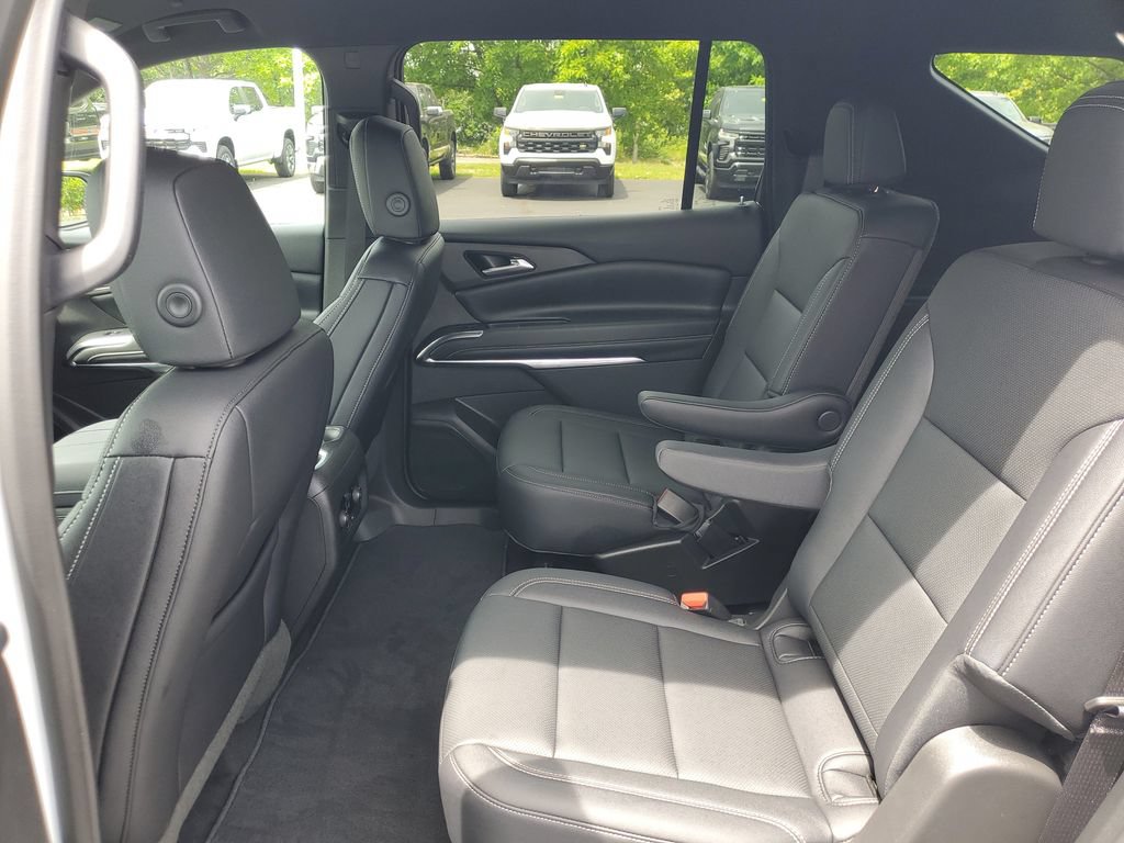 Used 2025 Chevrolet Traverse LT w/ Driver Confidence Package FWD image 28