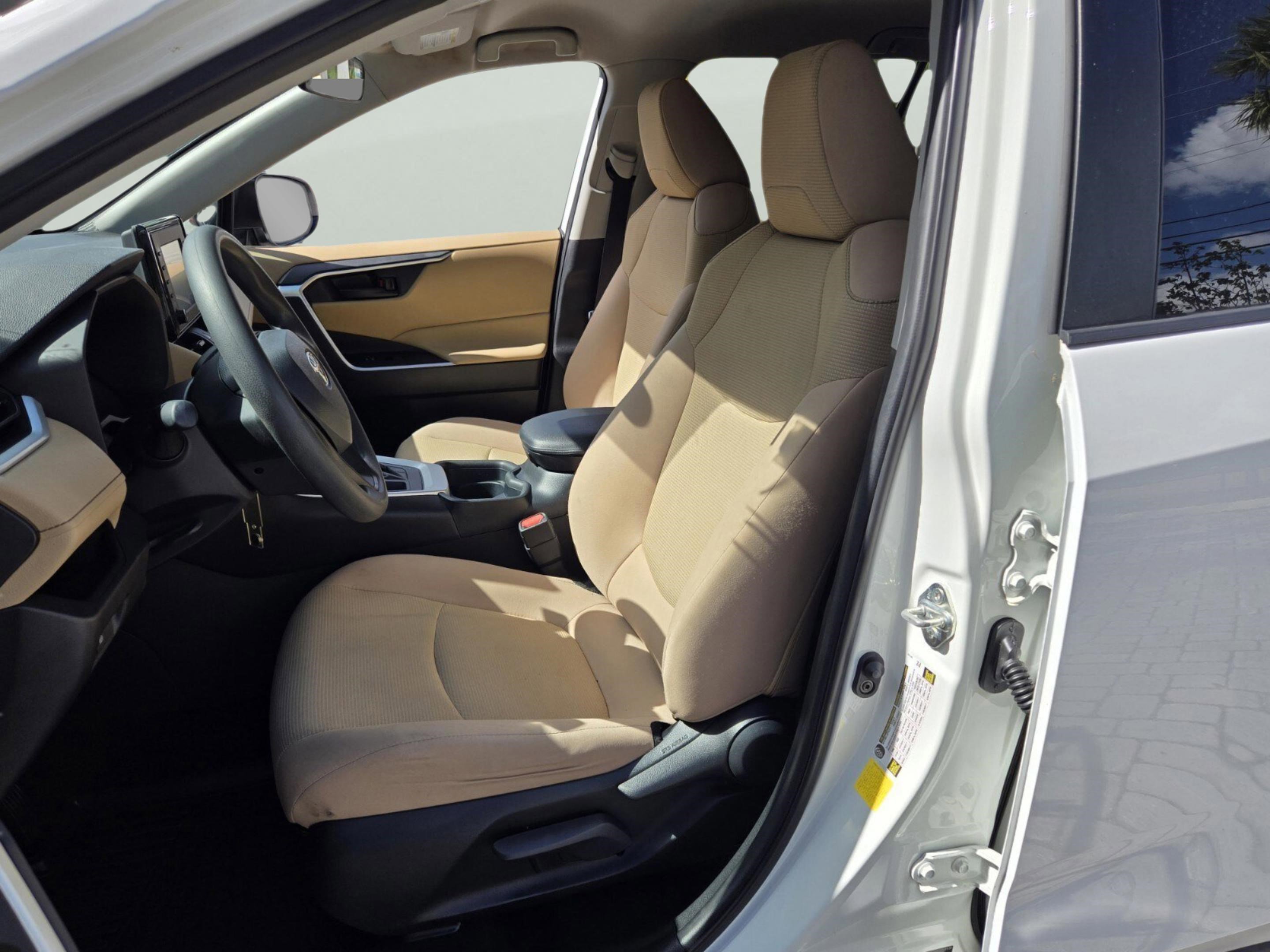 Used 2020 Toyota RAV4 LE image 16