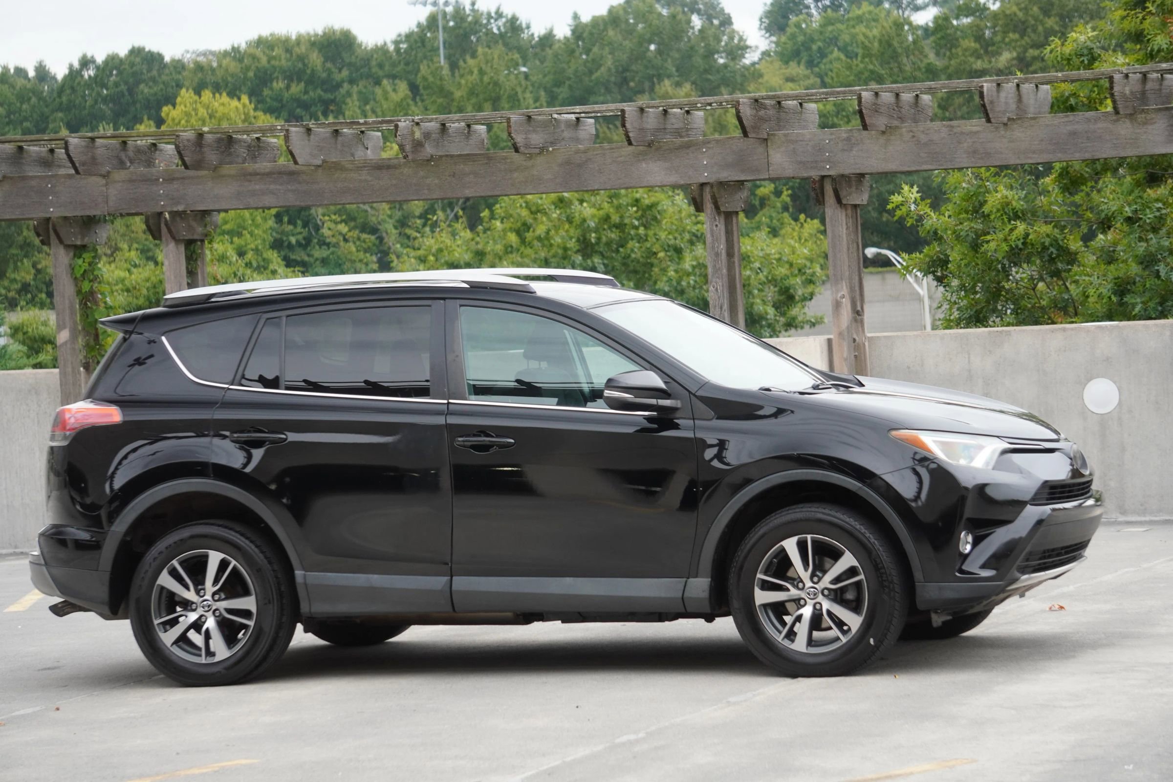 Used 2017 Toyota RAV4 XLE image 11