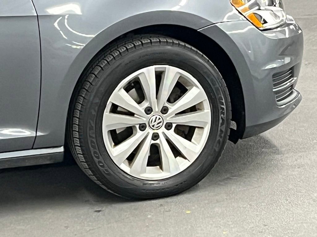 Used 2017 Volkswagen Golf S image 35