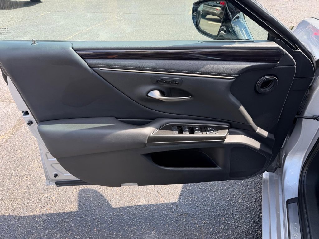 Used 2019 Lexus ES 350 w/ Premium Package FWD image 12