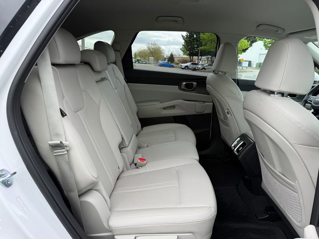 Certified 2025 Kia Sorento S FWD image 13