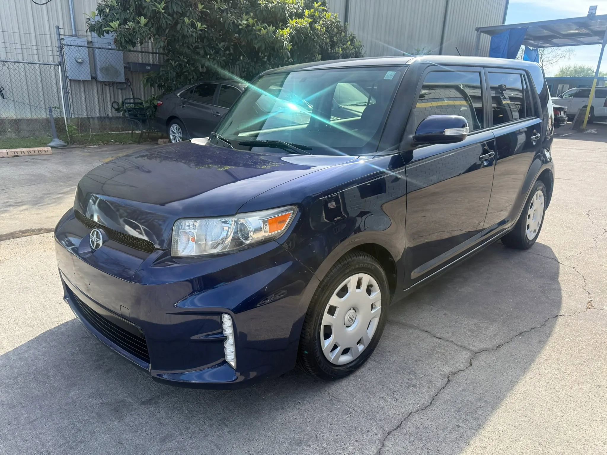 Used 2015 Scion xB Hatchback 4D image 3