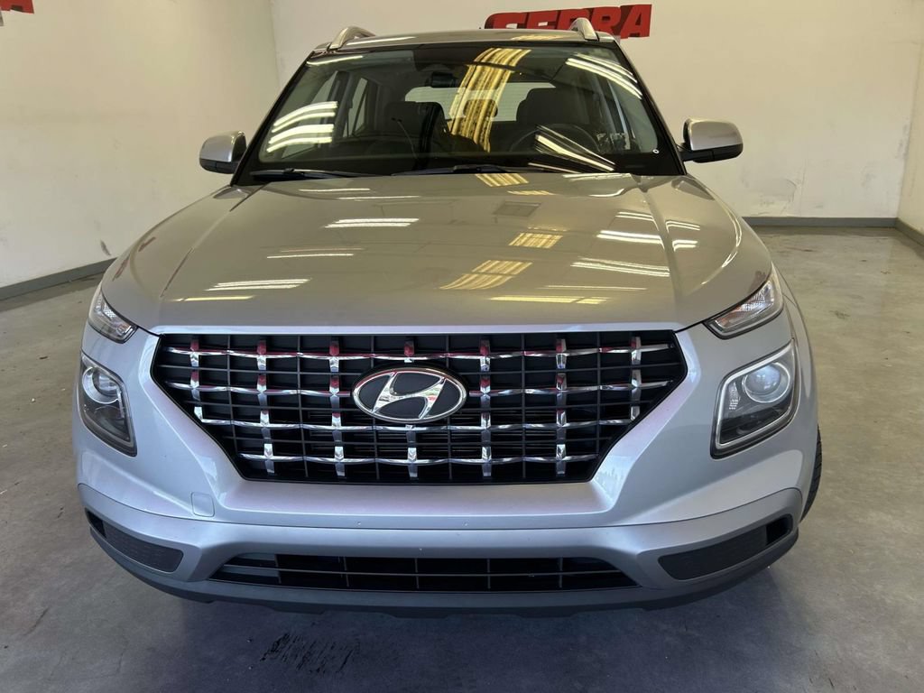Used 2025 Hyundai Venue SEL FWD image 8