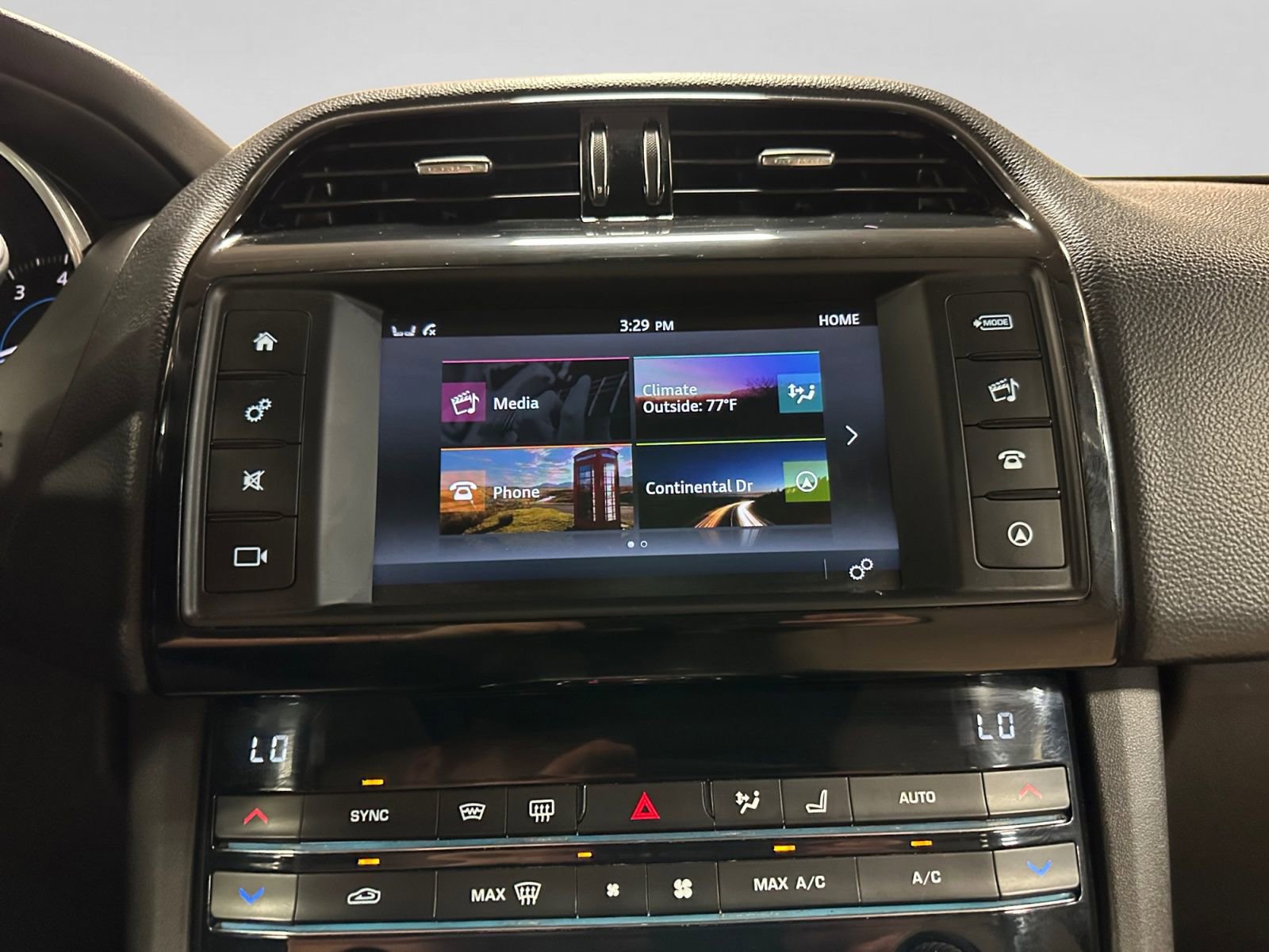 Used 2018 Jaguar F-PACE Premium AWD/4WD image 29