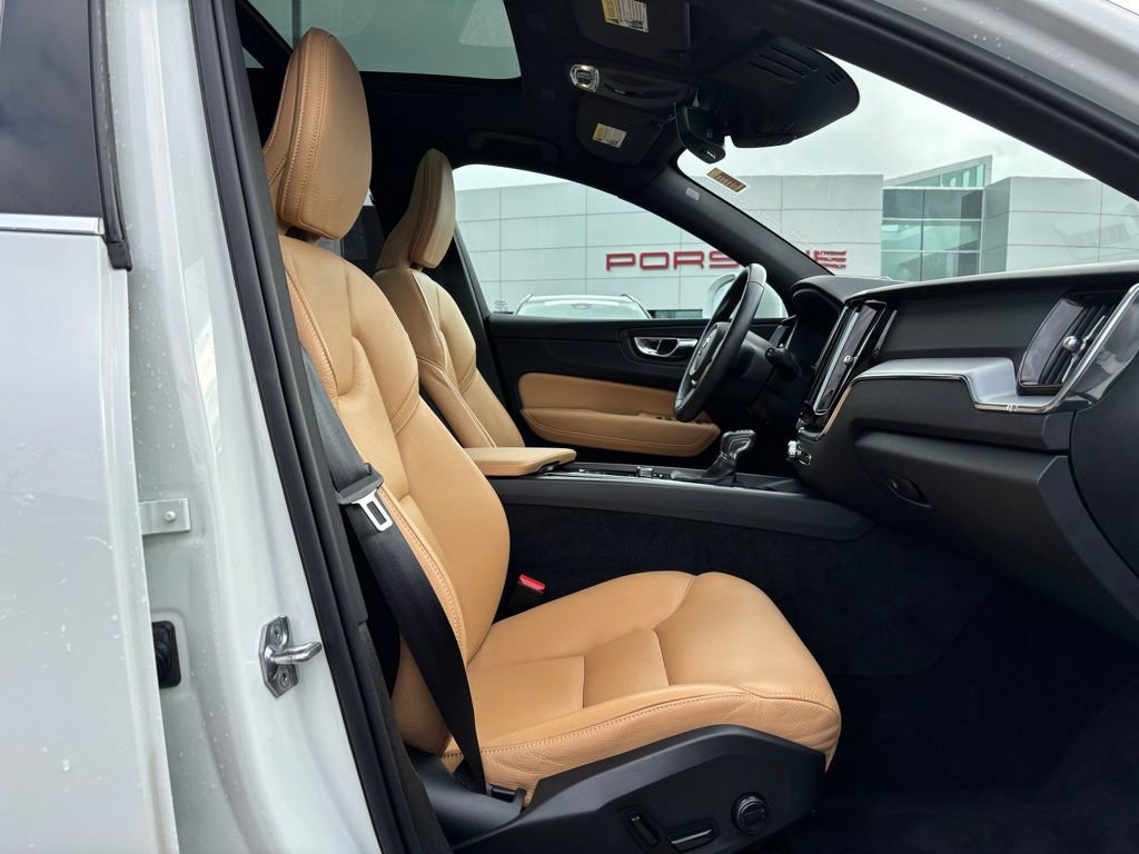 Used 2020 Volvo XC60 T5 Momentum image 19
