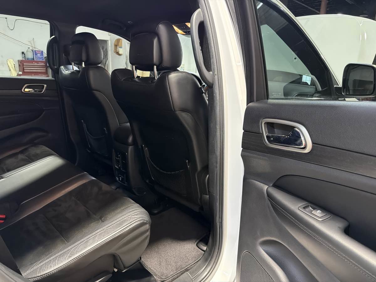 Used 2017 Jeep Grand Cherokee Altitude RWD image 25