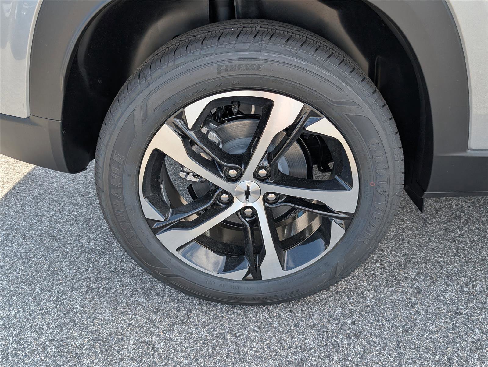 New 2026 Chevrolet Trax RS w/ Sunroof Package FWD image 5