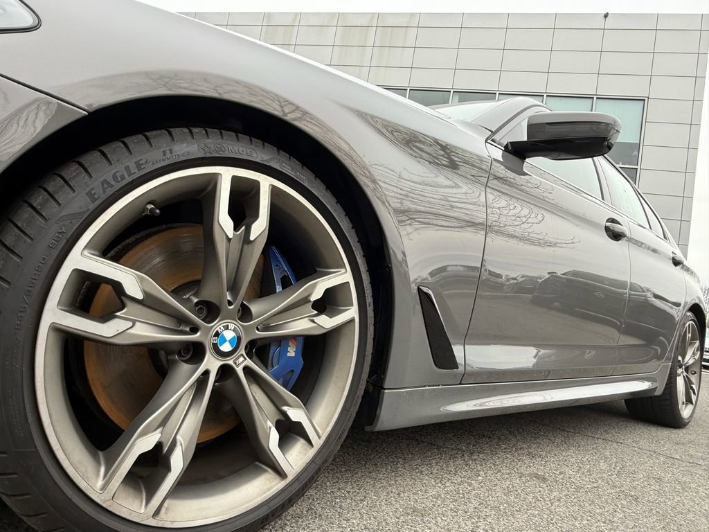 Used 2022 BMW M550i xDrive w/ Dynamic Handling Package image 10