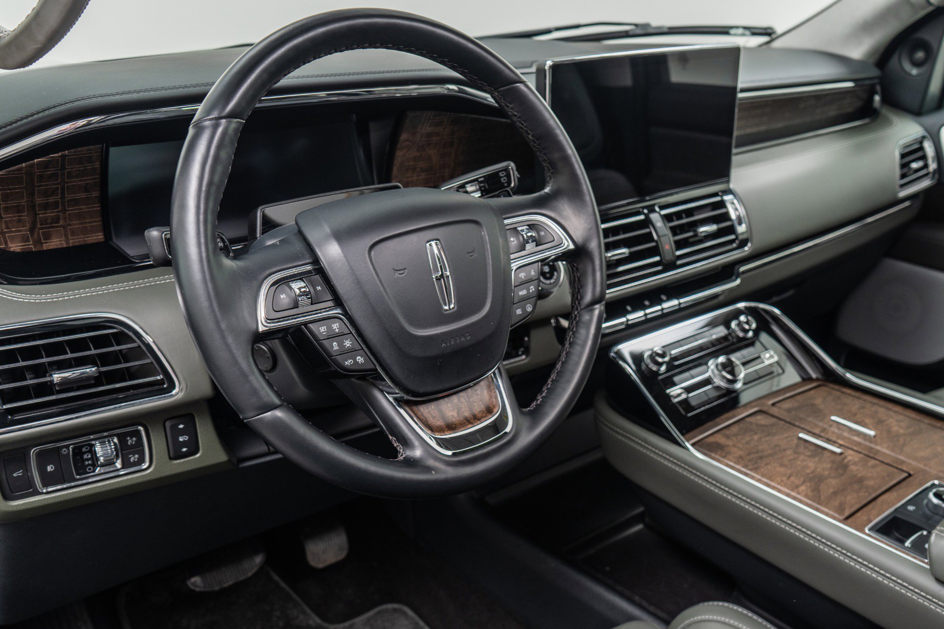 Used 2022 Lincoln Navigator Black Label image 13