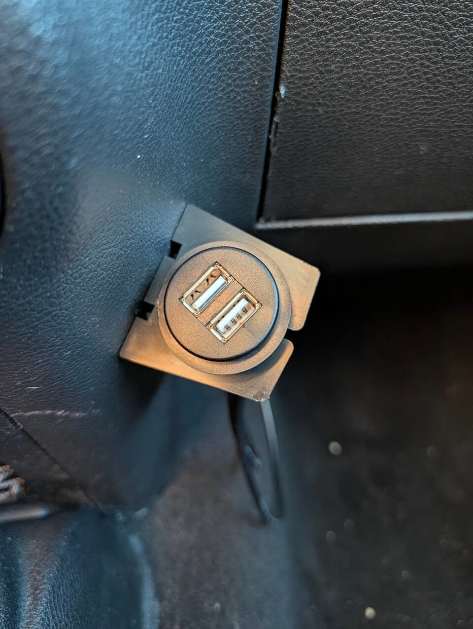 Used 2011 Jeep Wrangler Unlimited 70th Anniversary w/ Connectivity Group image 34