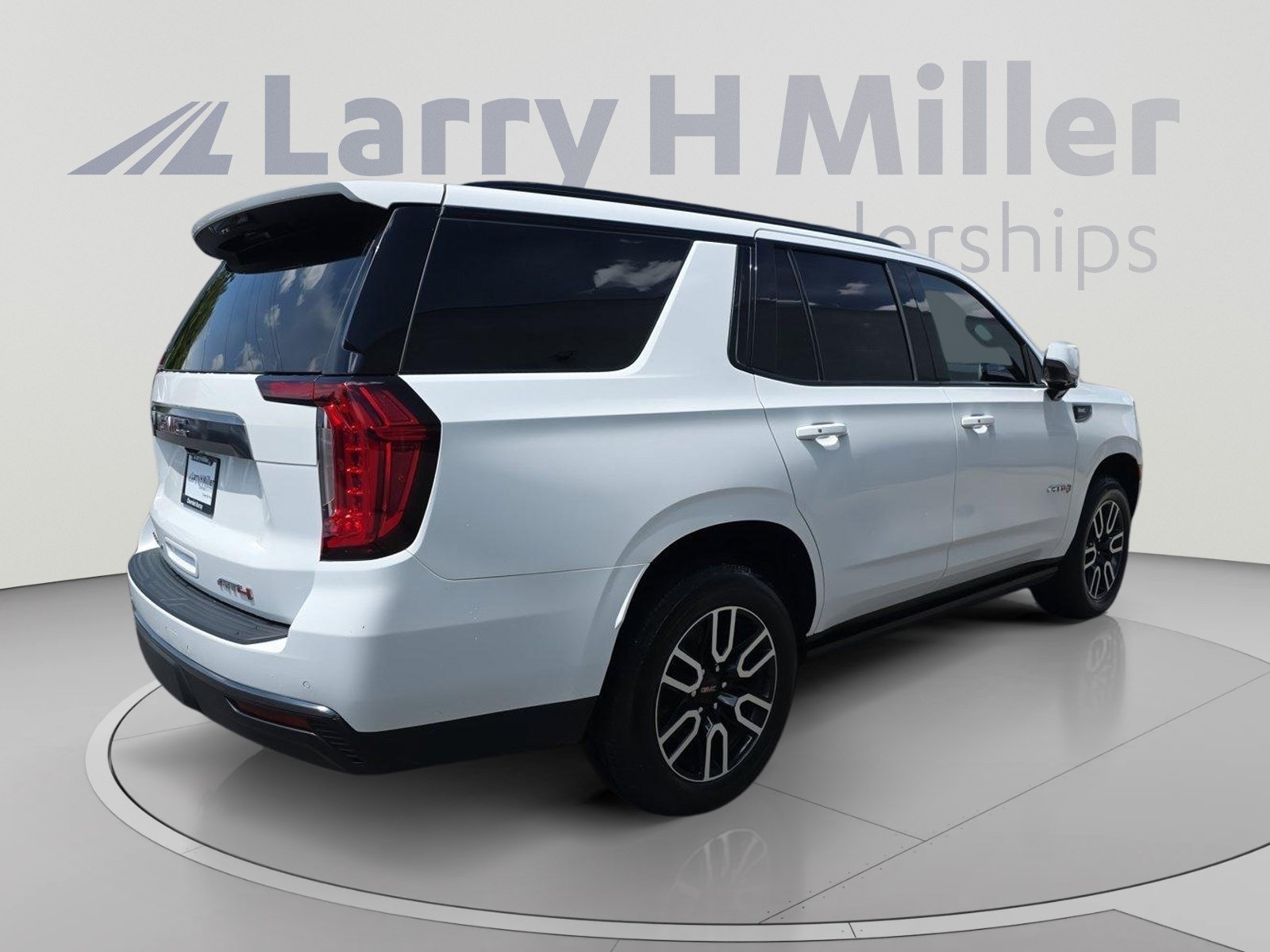 Certified 2021 GMC Yukon AT4 w/ AT4 Premium Plus Package AWD/4WD image 13