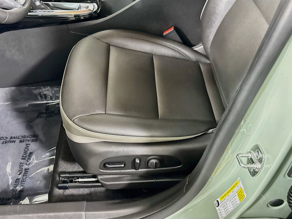 Used 2025 Chevrolet Trax ACTIV FWD image 22