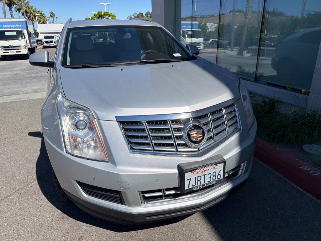 Used 2014 Cadillac SRX Luxury FWD image 2