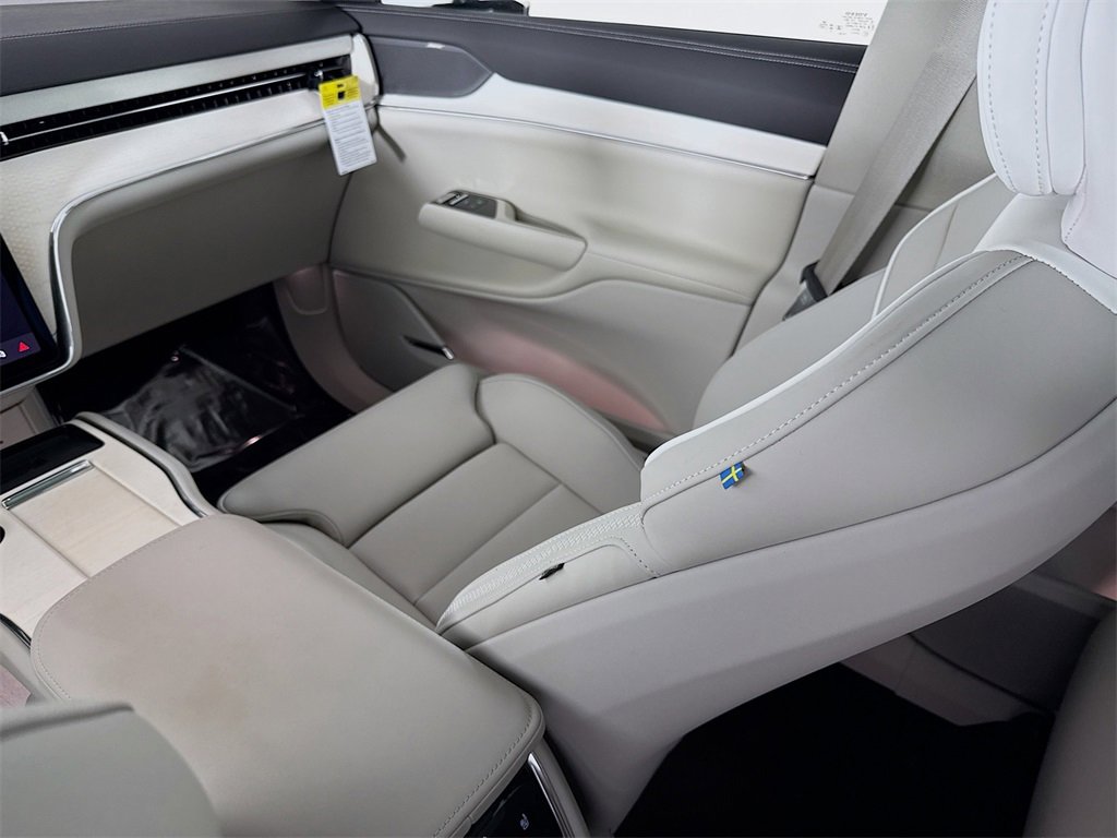 New 2025 Volvo EX90 Ultra w/ Protection Package Premier image 24