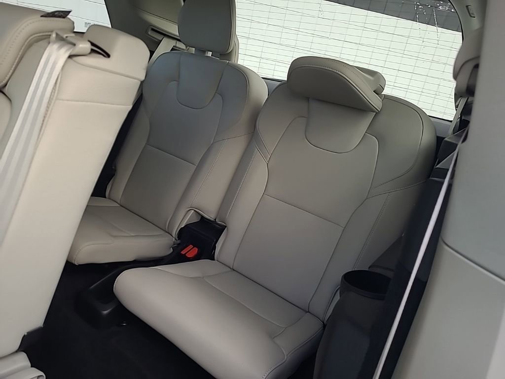 Used 2023 Volvo XC90 B6 Plus image 20