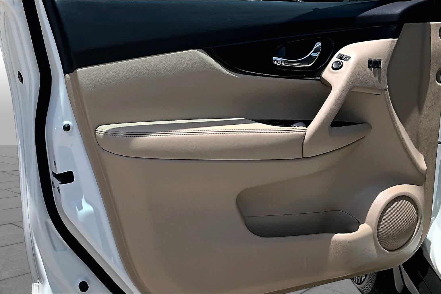 Used 2020 Nissan Rogue SL w/ Premium Package FWD image 26