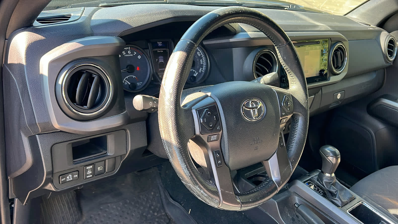 Used 2019 Toyota Tacoma TRD Sport AWD/4WD image 10