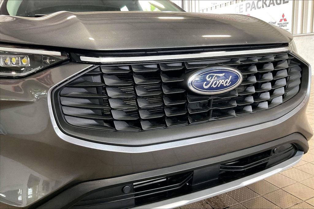 Used 2025 Ford Escape Platinum AWD/4WD image 26