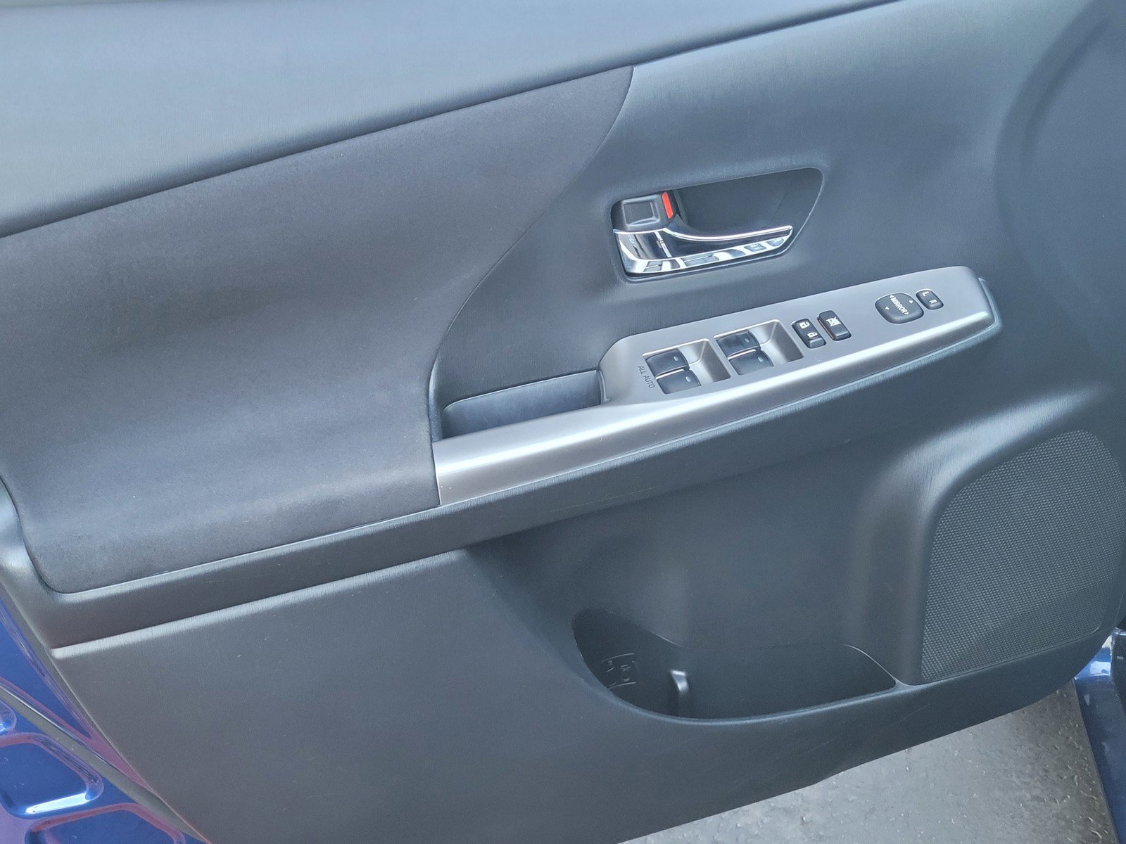 Used 2015 Toyota Prius V Three FWD image 17