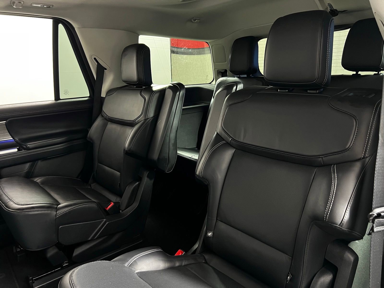 Used 2025 Ford Expedition Platinum AWD/4WD image 25