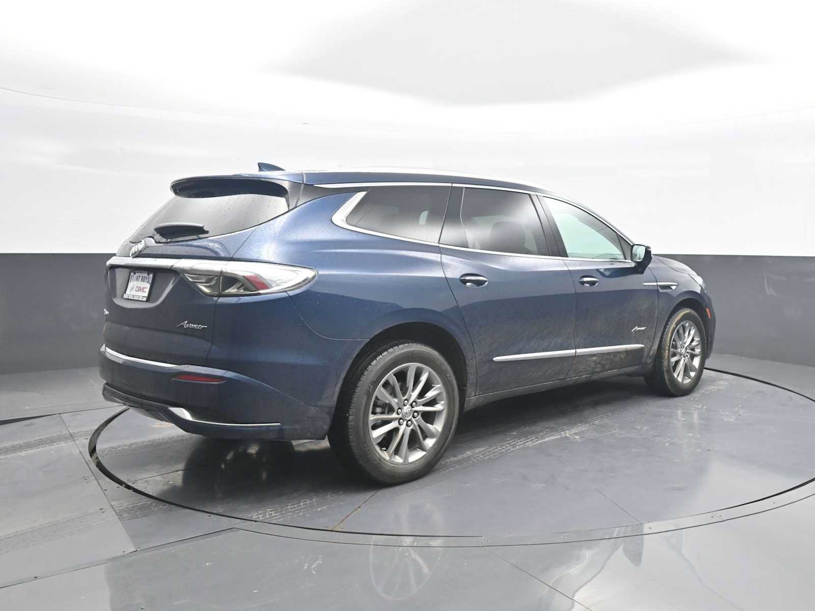Used 2024 Buick Enclave Avenir w/ Avenir Technology Package AWD/4WD image 9
