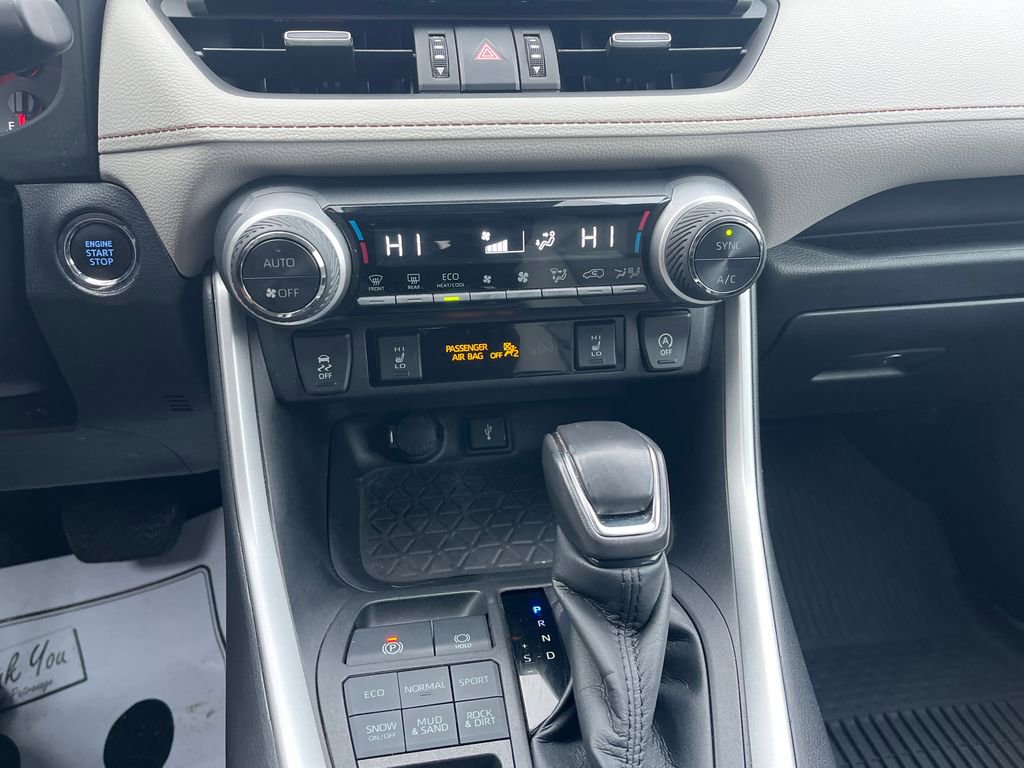 Used 2022 Toyota RAV4 XLE Premium image 18