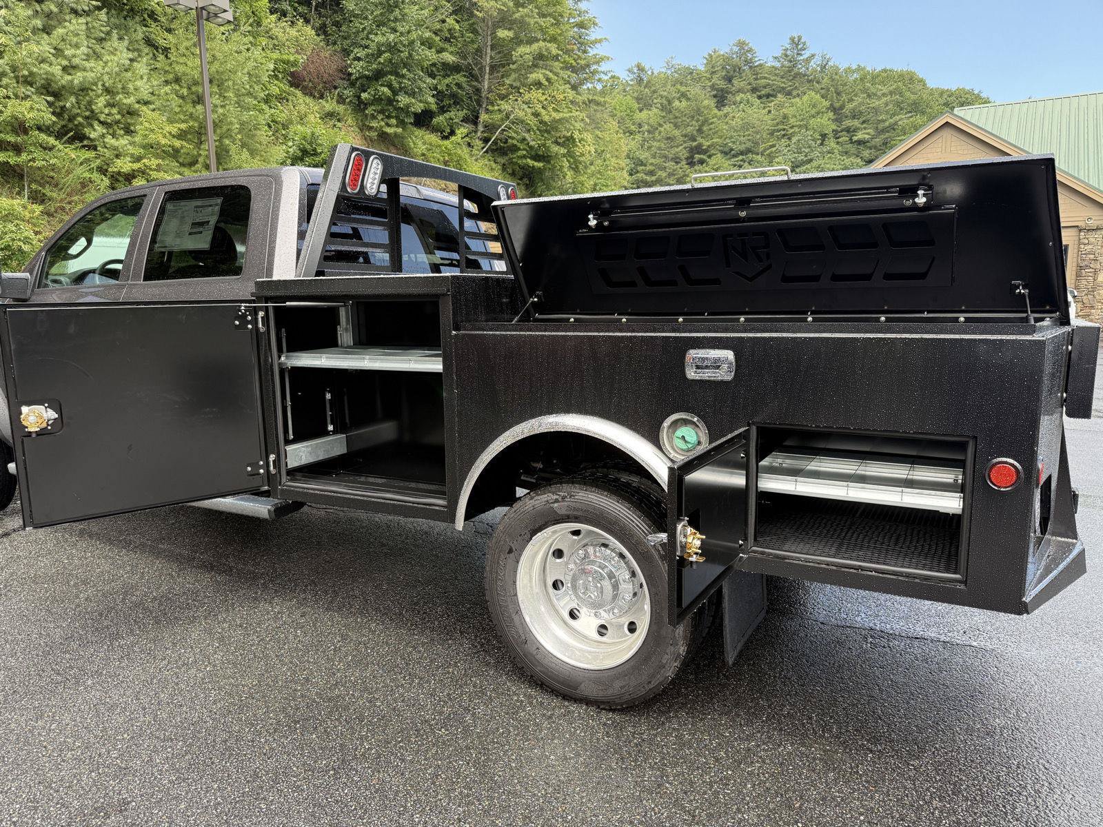 New 2026 RAM 4500 Tradesman w/ Chrome Appearance Group AWD/4WD image 17