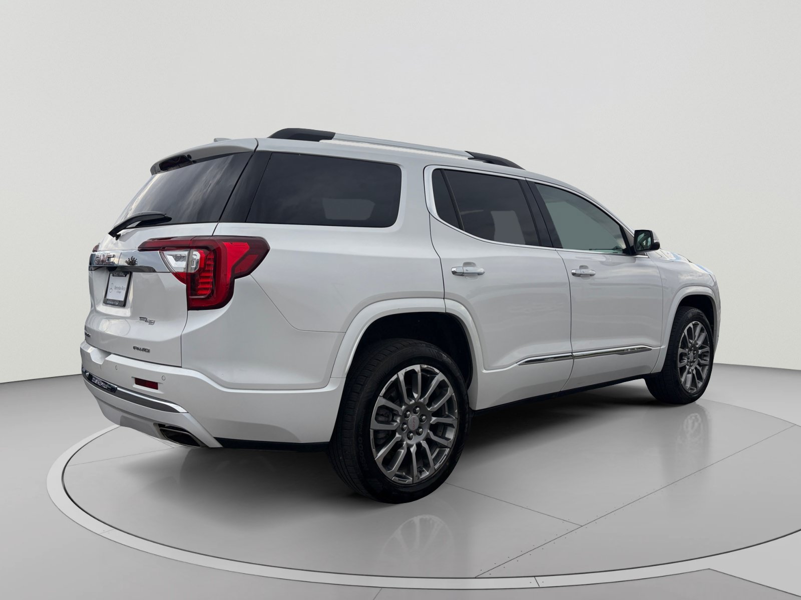Used 2023 GMC Acadia Denali AWD/4WD image 5