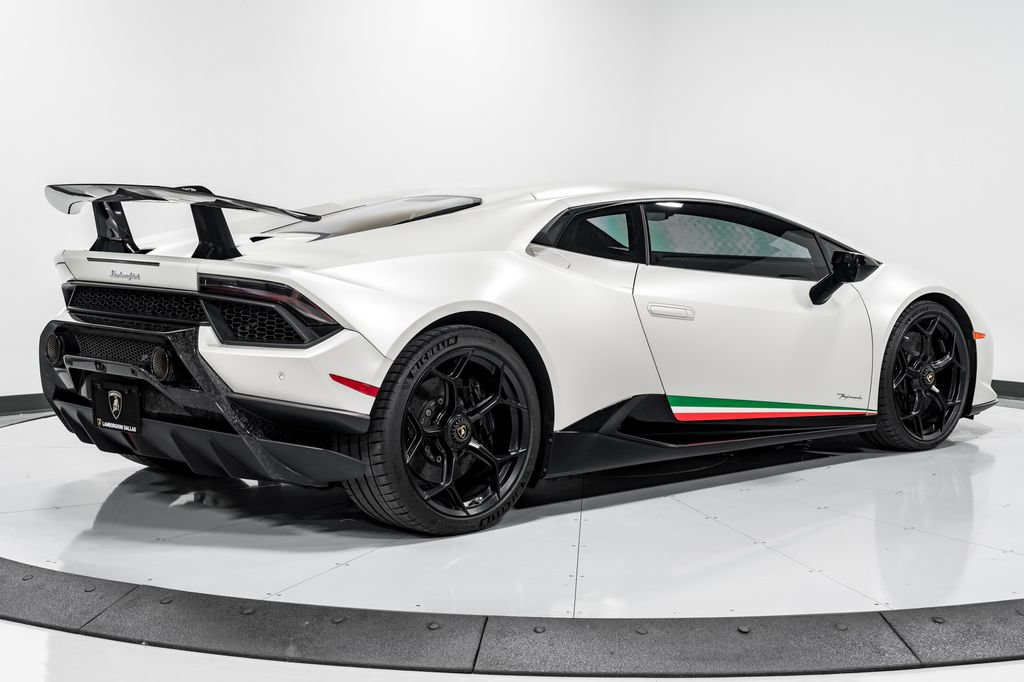 Used 2018 Lamborghini Huracan Performante AWD/4WD image 3