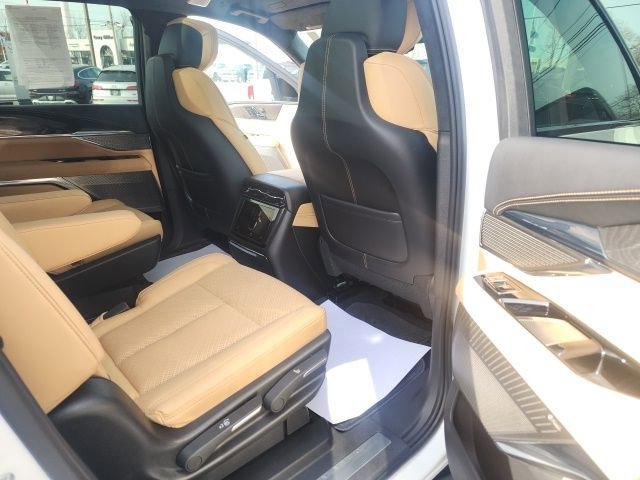 Used 2025 Cadillac Escalade IQ Sport 2 w/ LPO, ONYX Package image 16