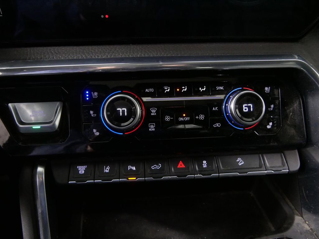 Used 2025 GMC Sierra 3500 Denali w/ Denali Reserve Package image 26