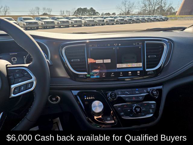 New 2026 Chrysler Pacifica Select FWD image 17