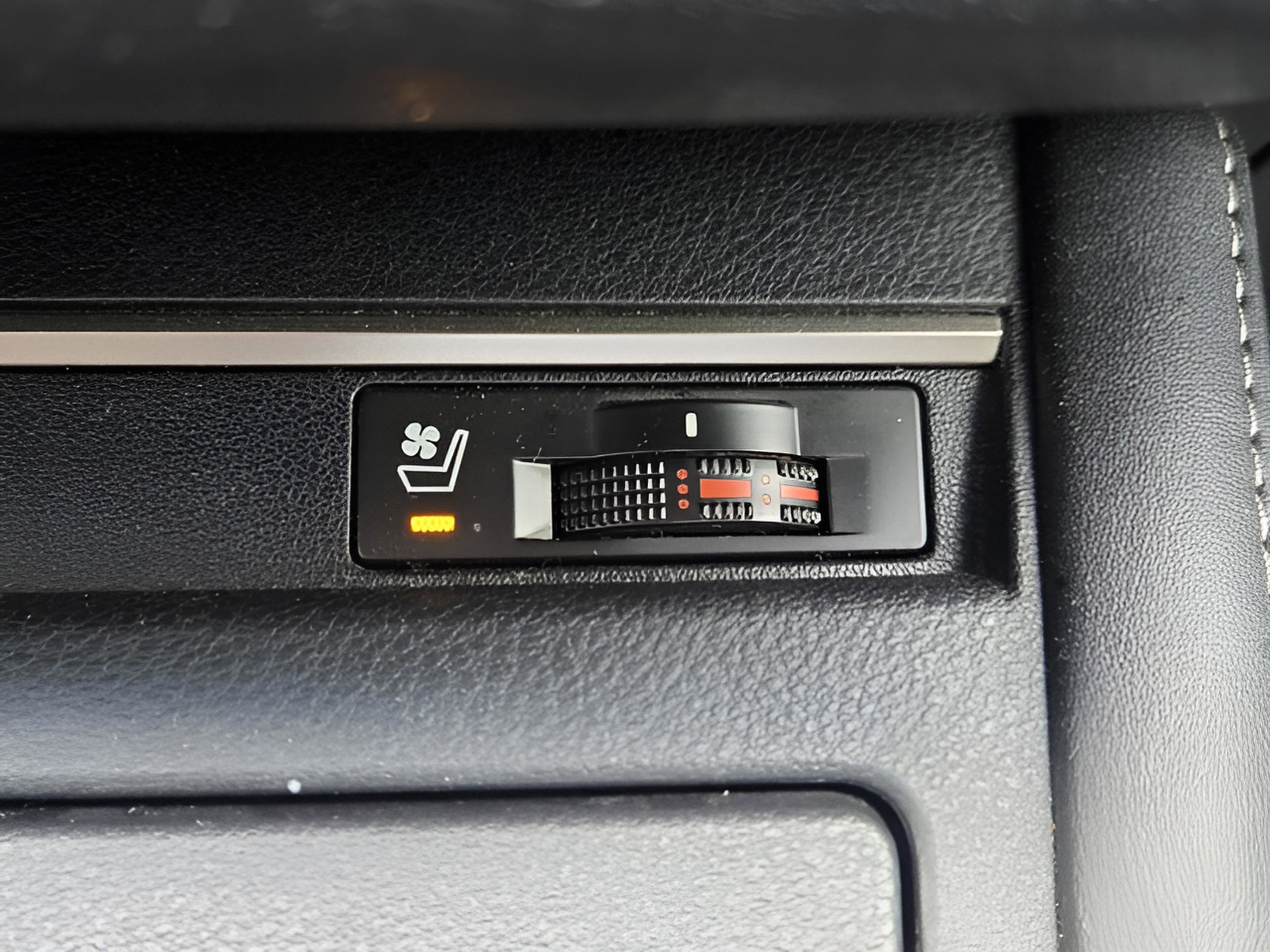 Used 2016 Lexus ES 350 w/ Navigation System Package image 17