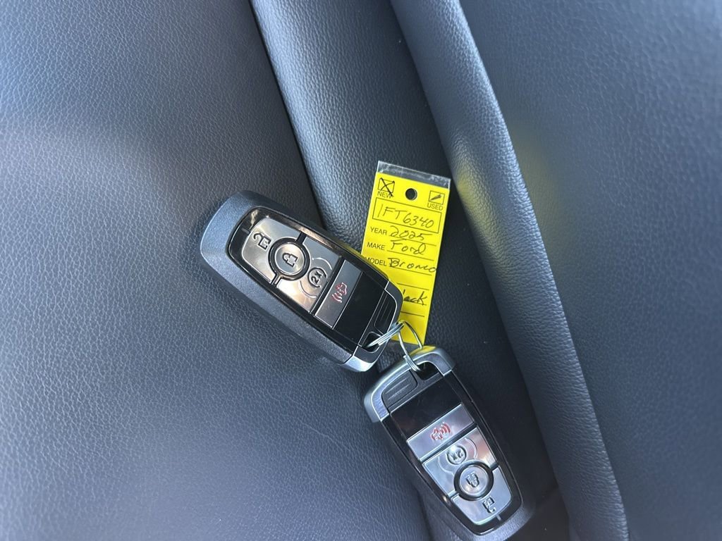 Used 2025 Ford Bronco Outer Banks image 42