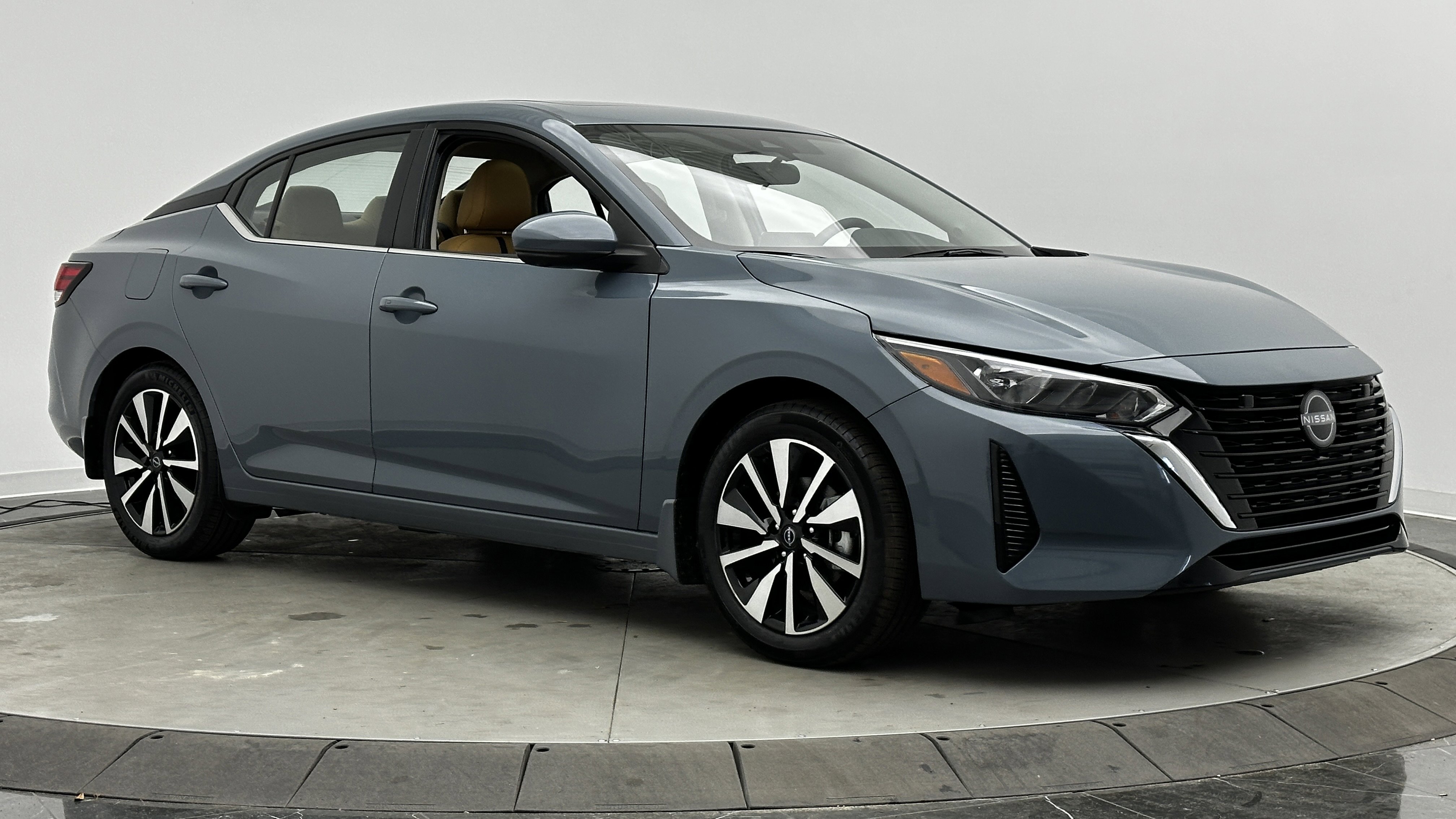 Used 2025 Nissan Sentra SV w/ SV Premium Package image 3