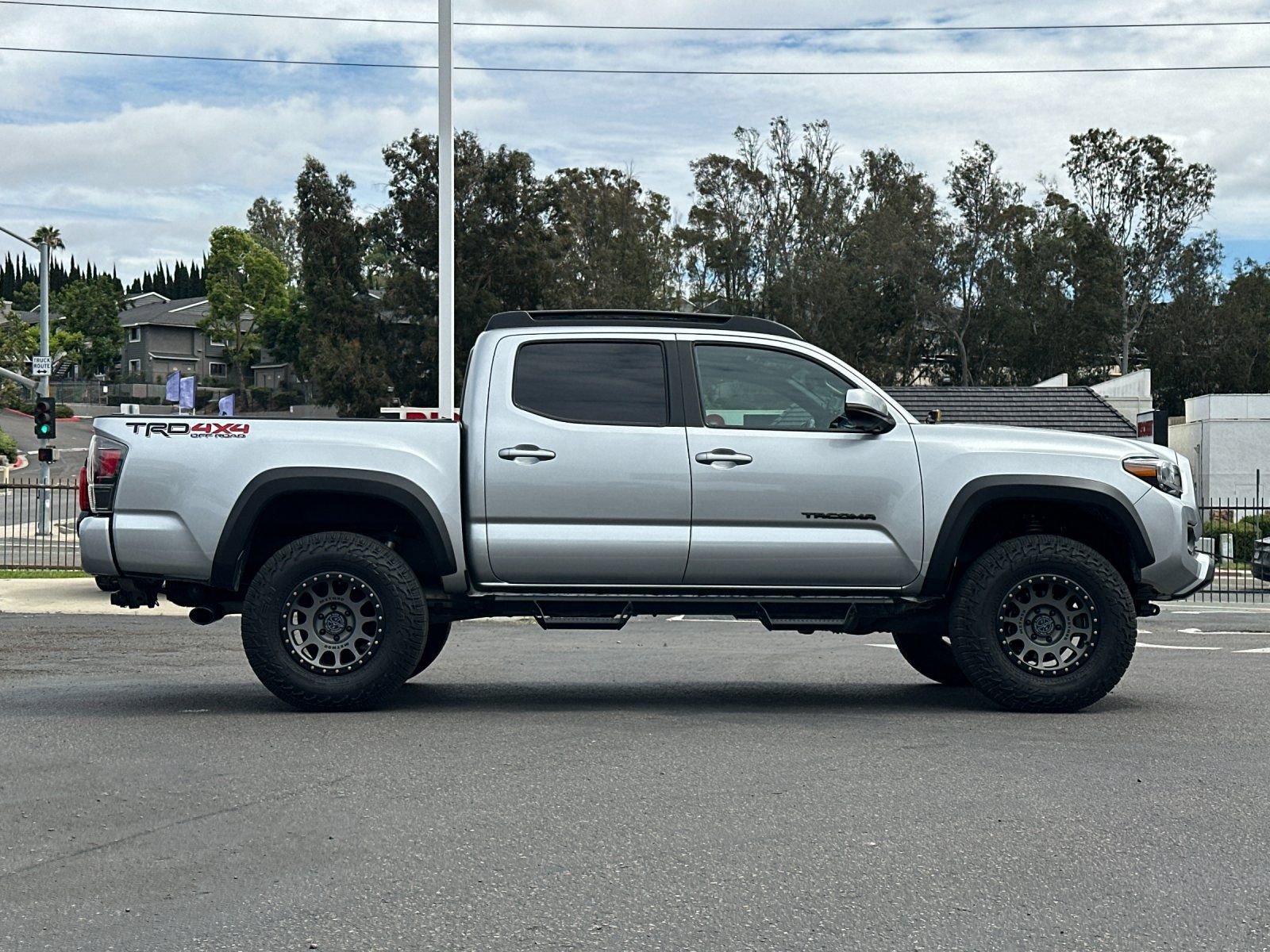 Used 2022 Toyota Tacoma TRD Off-Road w/ Technology Package AWD/4WD image 6