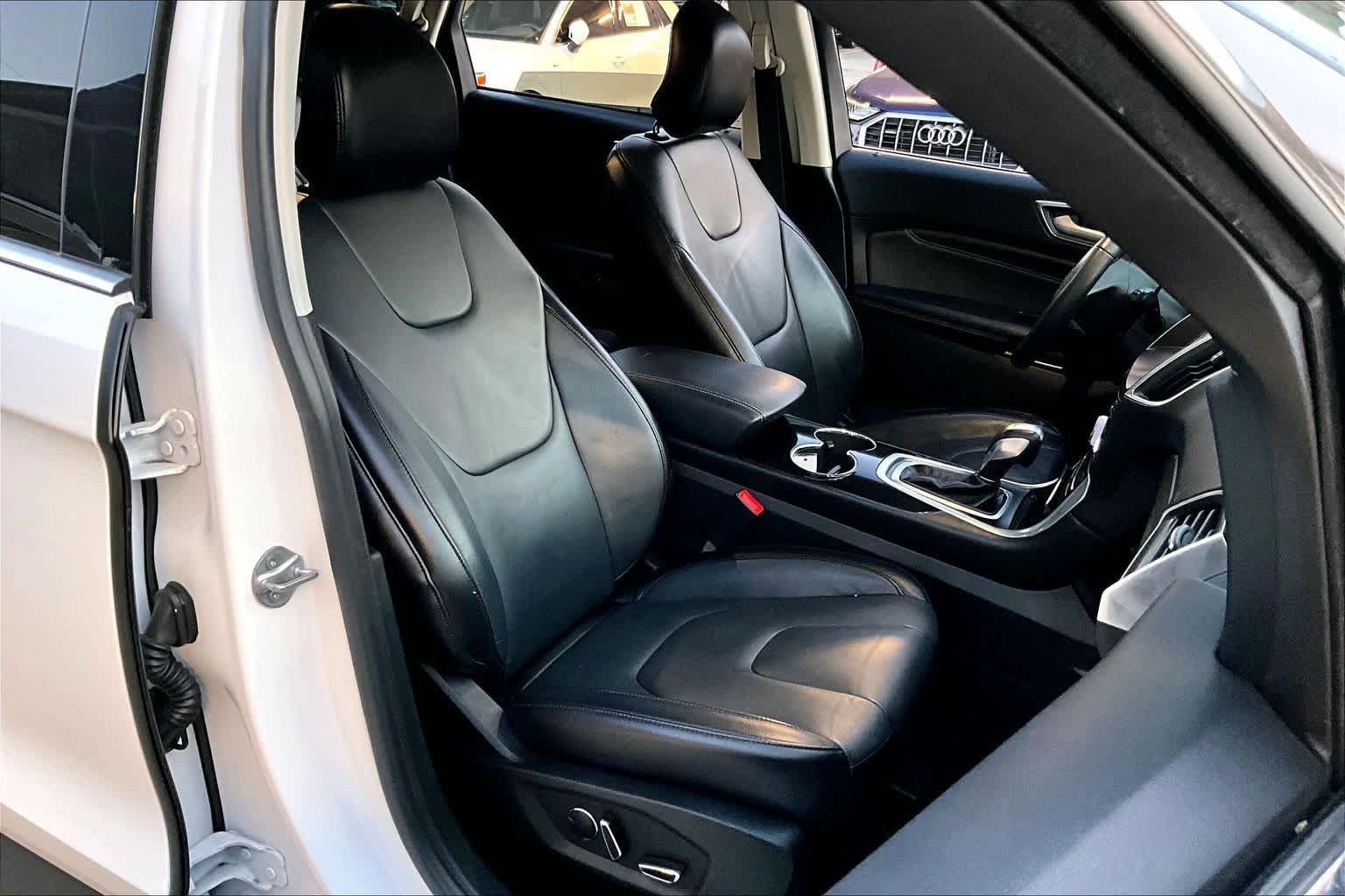Used 2017 Ford Edge Titanium w/ Technology Package image 17